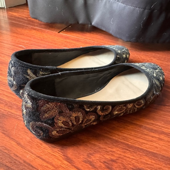 NEW-Mix No. 6 Black and Gold Embroidered Flats - Picture 5 of 5